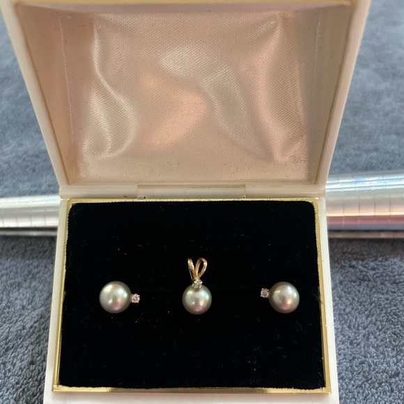 14k Stamped Yellow gold Akoya silver/ Grey Pearl and Diamond Earring Set - Picture 2 of 4